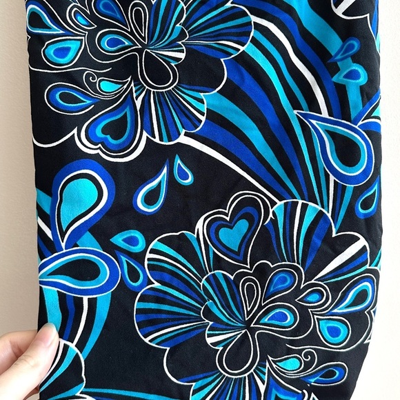 TYR Durafast Floral Blue and Black One Piece Swimsuit, Size 34 S - Picture 8 of 16